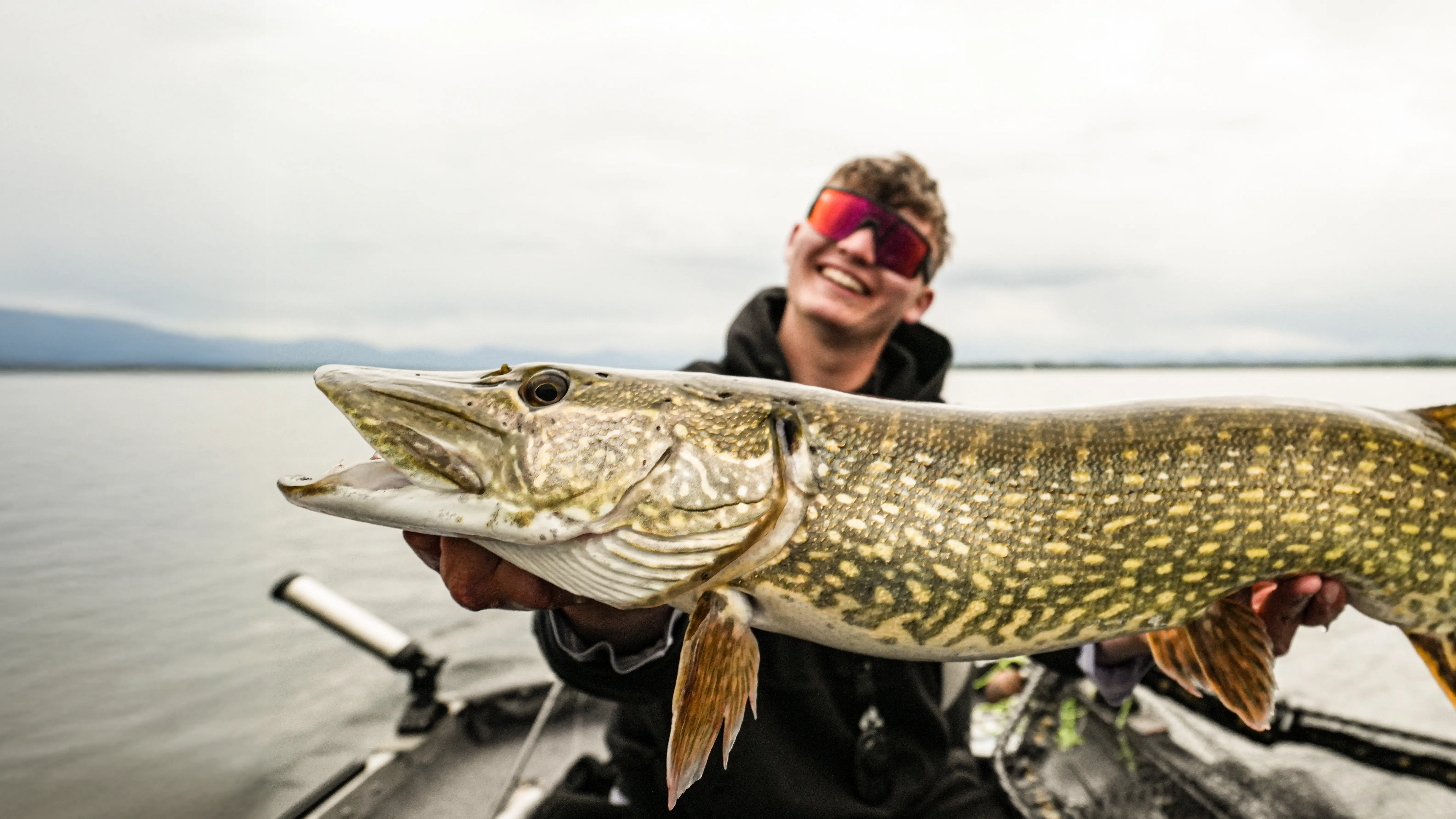 Polarisierte Brillen beim Angeln: Technik, Vorteile und warum sie ein Muss sind